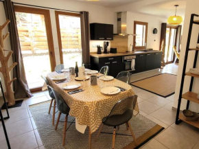 Appartement spacieux avec jardin privatif, 3 chambres, Les Gets - Multipass été 2024 inclus - FR-1-598-63